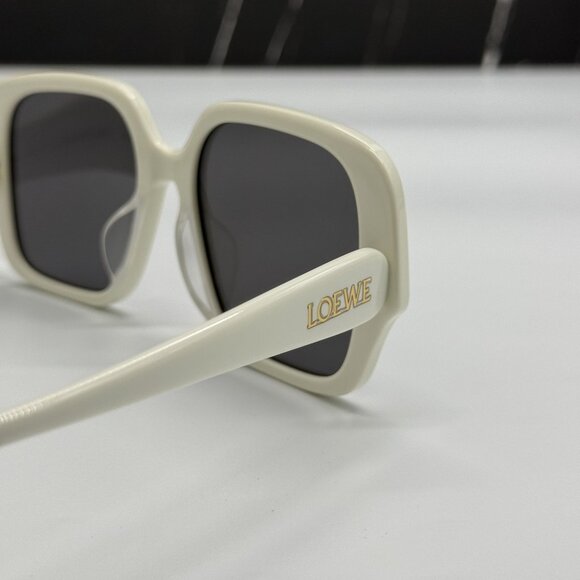 NEW LOEWE LW40134U 25A, SQUAREOVERSIZED WHIYE GRAY WOMEN SUNGLASSES LOEWE - Picture 6 of 9